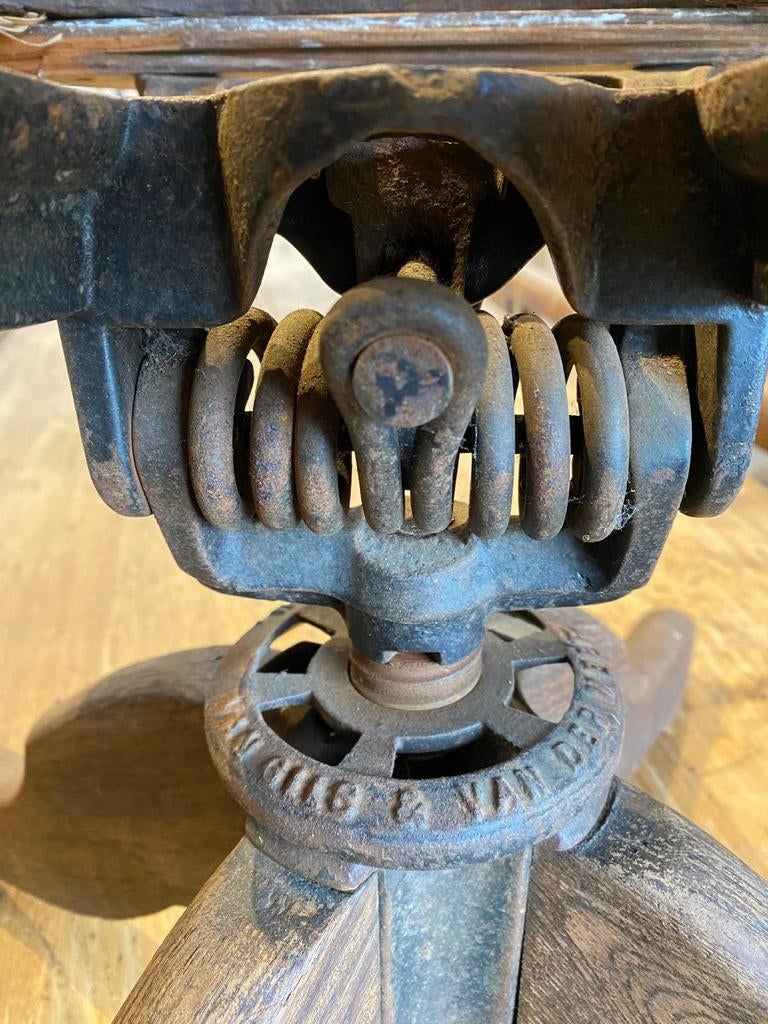 Antieke stoel bureaustoel draaistoel Van Gils, Ophalen