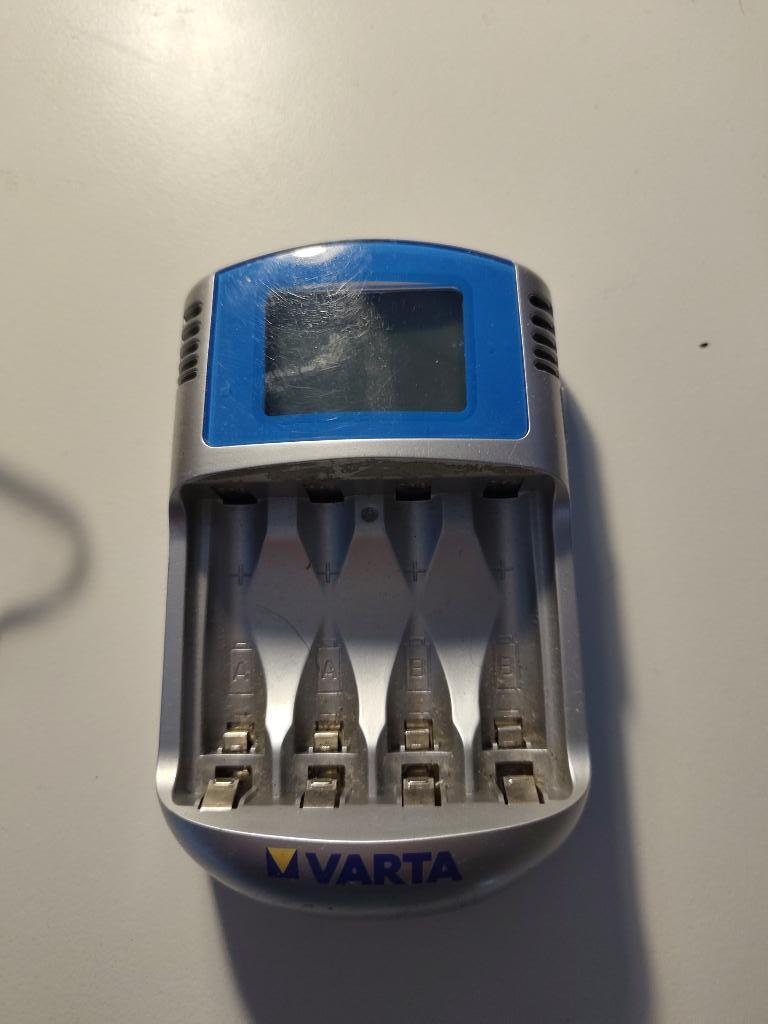 batterij lader van Varta  Type 57070, Ophalen, Gebruikt