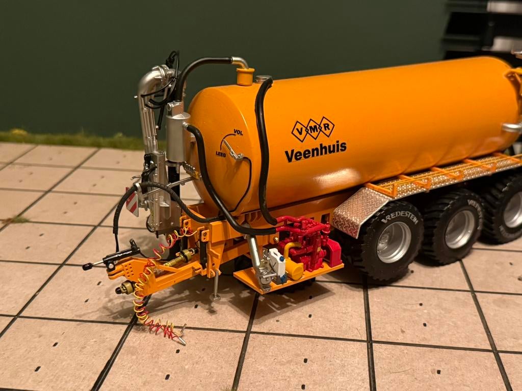 Veenhuis tank 1:32, Hobby en Vrije tijd, Modelauto's | 1:32, Ophalen of Verzenden, Zo goed als nieuw, Tractor of Landbouw, Overige merken