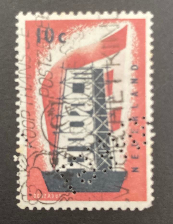 Perfin KNEGT in nvph 681, Verzenden, Gestempeld