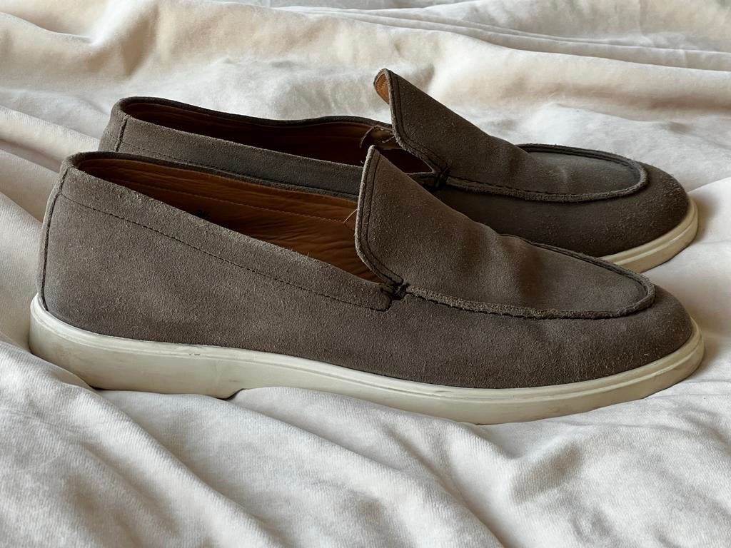 Stijlvolle grijze suède loafers van Carlos Santos 42, Ophalen, Gedragen, Overige kleuren, Loafers