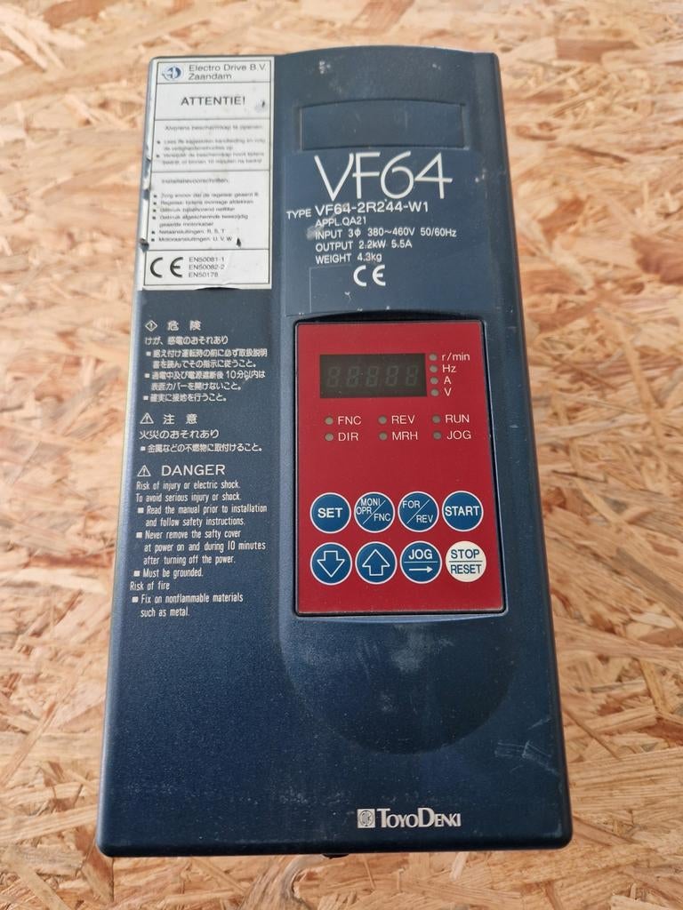 3 Frequentieregelaars omvormers converters VF64-2R244-W1, Ophalen of Verzenden, Gebruikt