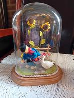 .glazen stolp met jongen met gans, Ophalen of Verzenden, Zo goed als nieuw