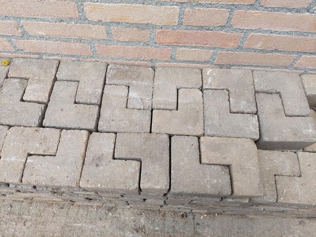 Gratis af te halen: ca. 10 m2 hoeksteentjes (14x14 cm), Doe-het-zelf en Verbouw, Ophalen, Gebruikt, Overige typen