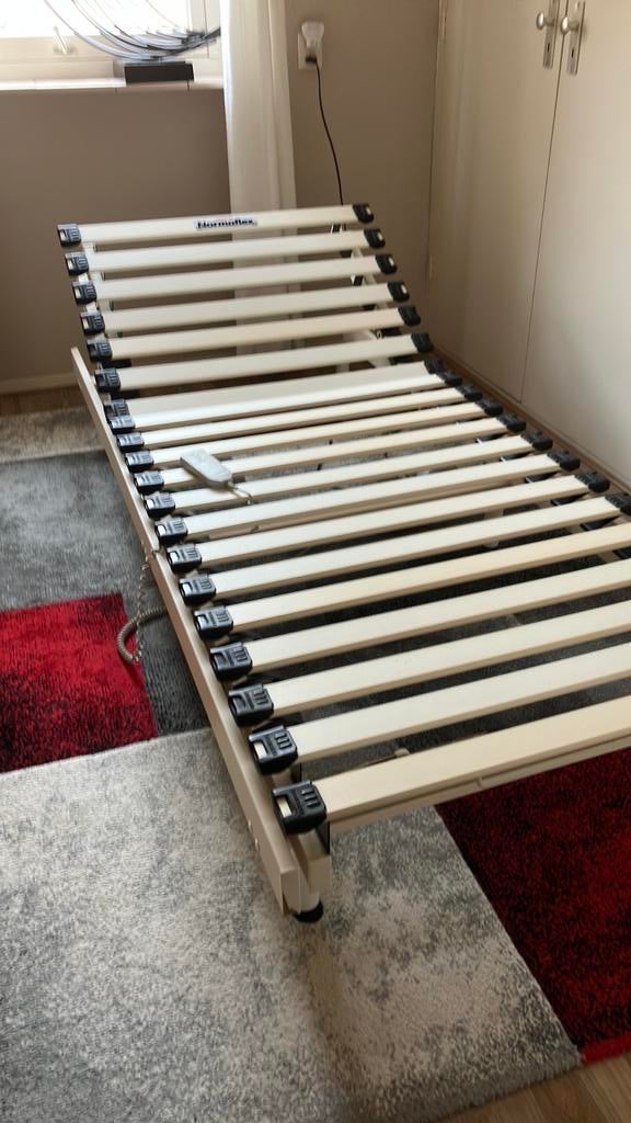 Norma electrische lattenbodem op pootjes 200*90 cm, 90 cm, Eenpersoons, Ophalen of Verzenden, Zo goed als nieuw