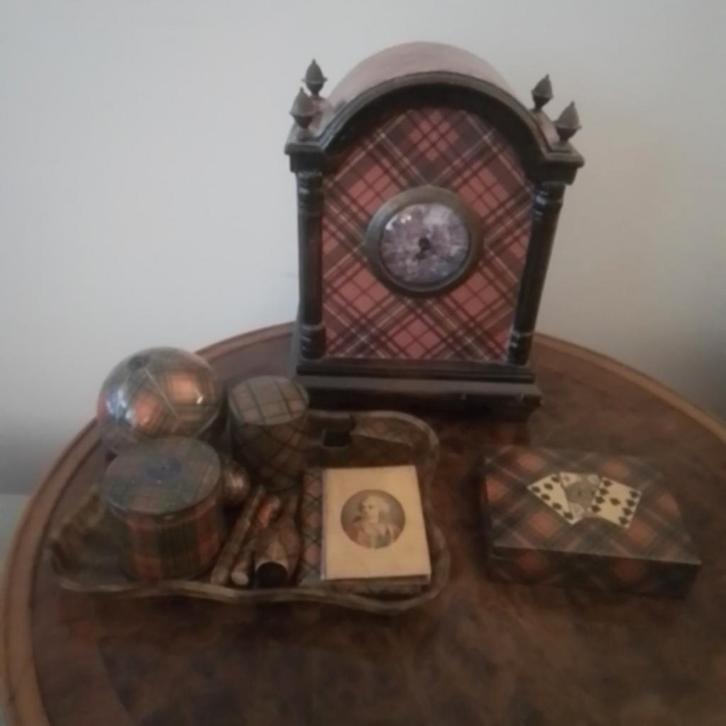 Oude tartan look klok, Antiek en Kunst, Antiek | Klokken, Ophalen of Verzenden