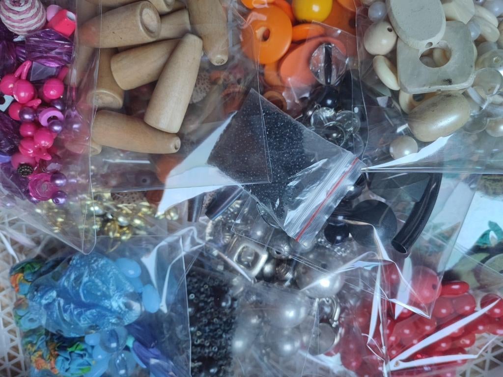 Partij kralen lot kralen, Hobby en Vrije tijd, Kralen en Sieraden maken, Verzenden