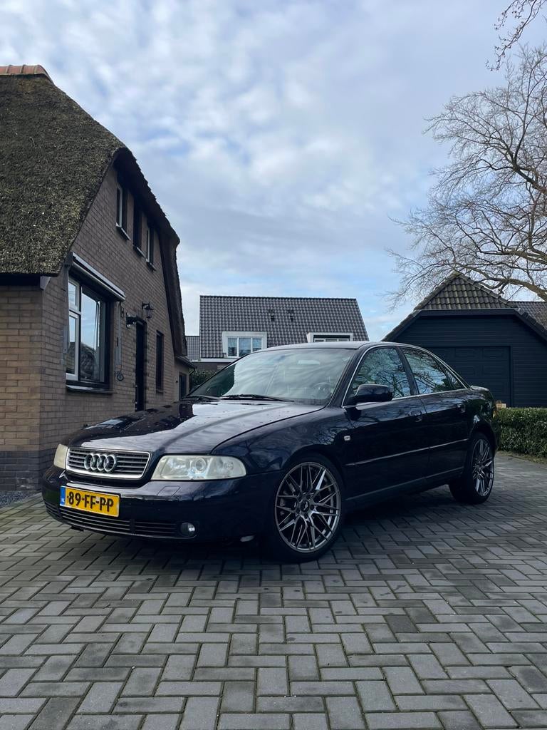 Audi A4 2.4 V6 121KW AUT 2000 Blauw, Auto's, 164 pk, Blauw, A4, Particulier