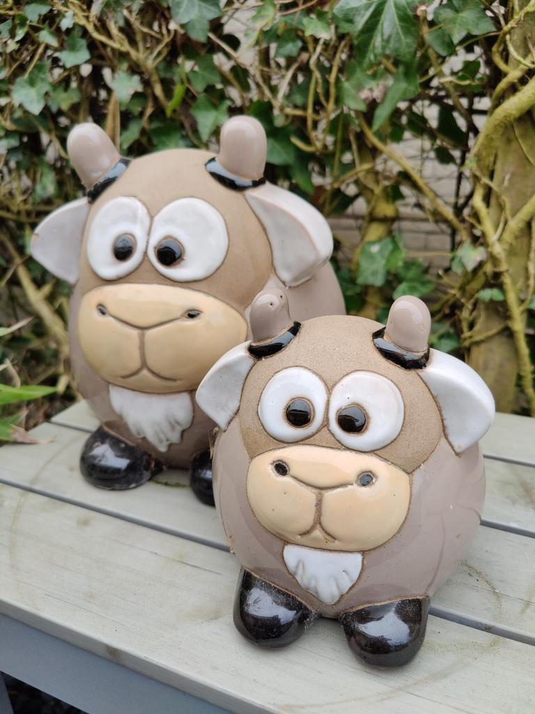 Twee schattige schapen beelden voor de tuin, Tuin en Terras, Tuinbeelden, Ophalen of Verzenden, Nieuw, Overige materialen, Dierenbeeld