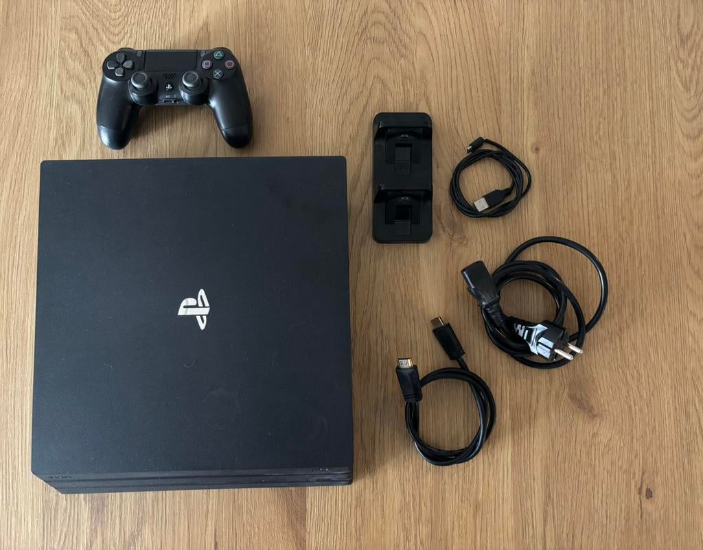 Sony PS4 PRO 1TB met originele controller en oplaadstation, Gebruikt, Ophalen of Verzenden, 1 TB, Met 1 controller