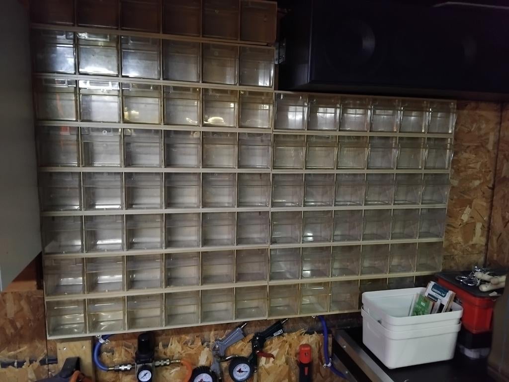 Onderdelenbakjes magazijnbakjes, Ophalen