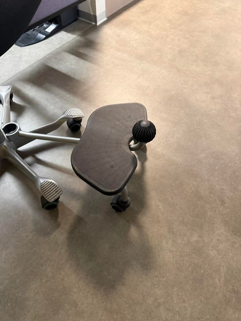 Hag step up voetensteun, Ophalen, Gebruikt, Zwart, Bureaukruk