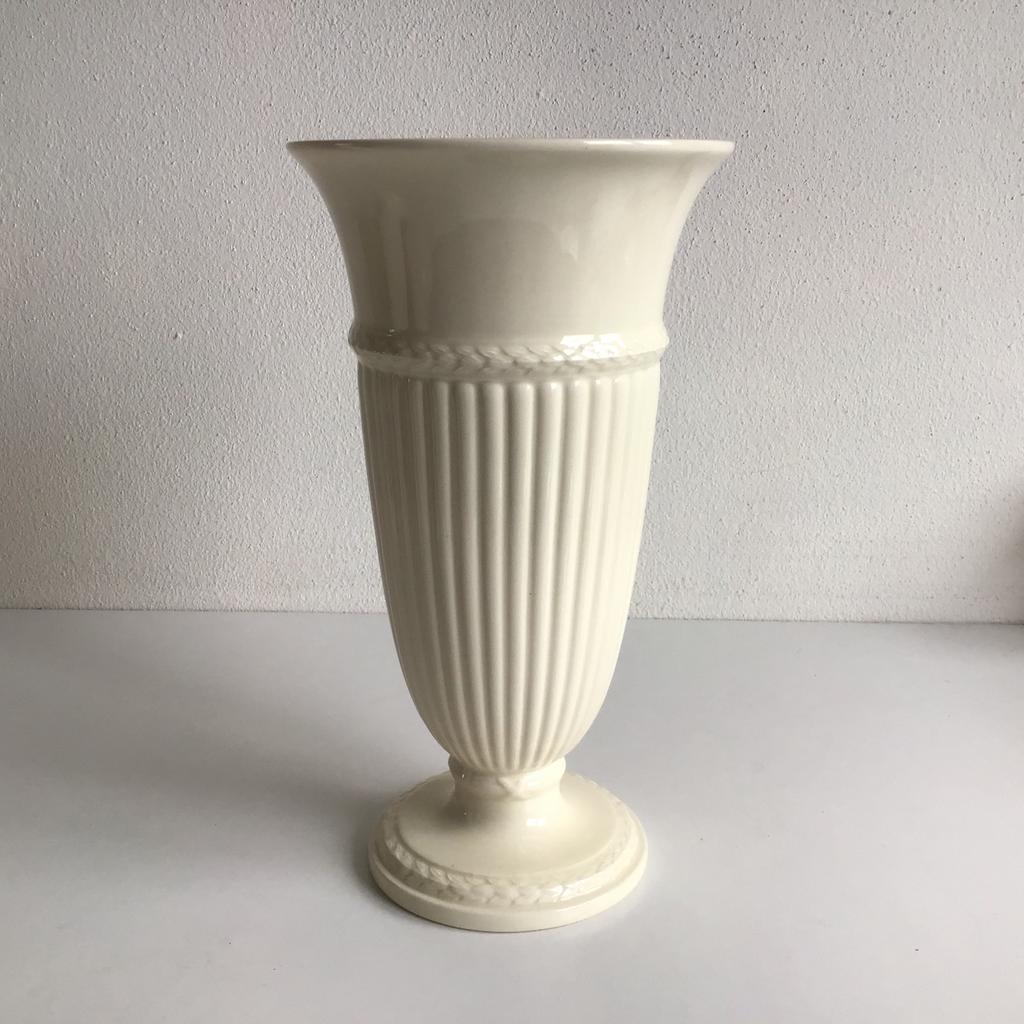 Wedgwood Edme trompetvaas 28 cm vaas - NIEUW, Overige kleuren, Aardewerk of Porselein, Nieuw, Ophalen of Verzenden