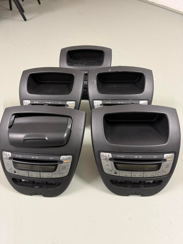 Autoradio Toyota Aygo, Peugeot 107 en Citroën C1, Ophalen, Gebruikt