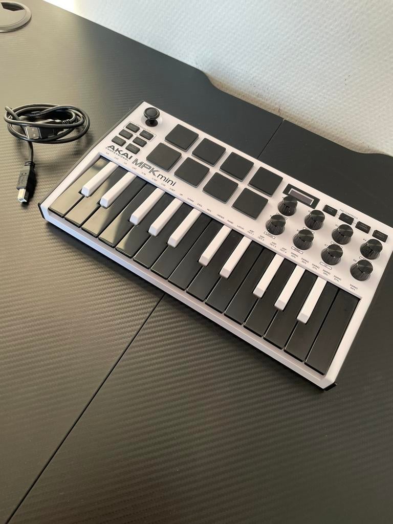 Akai MPK mini Mk 3 usb midi keyboard, Muziek en Instrumenten, Midi-apparatuur, Ophalen, Zo goed als nieuw