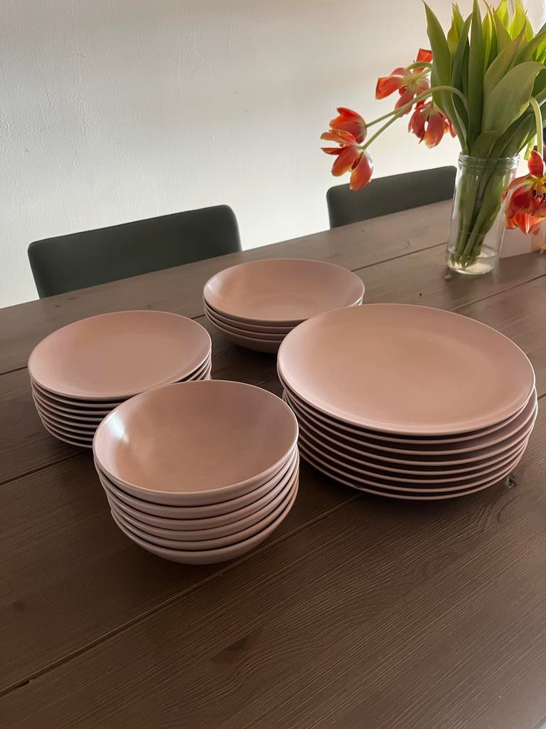 IKEA serviesset roze, Huis en Inrichting, Keuken | Servies, Gebruikt, Keramiek, Ophalen of Verzenden, Effen