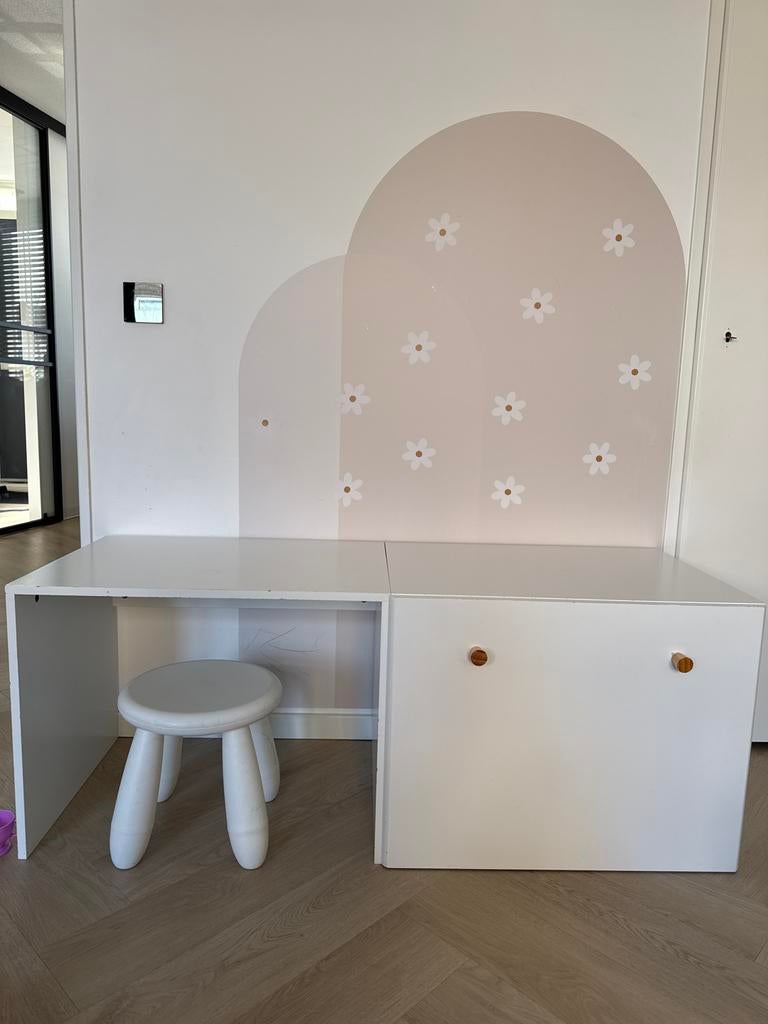 Petit Amélie Speelgoedkist en Bureau, Kinderen en Baby's, Kinderkamer | Tafels en Stoelen, Ophalen, Gebruikt, Tafel(s)