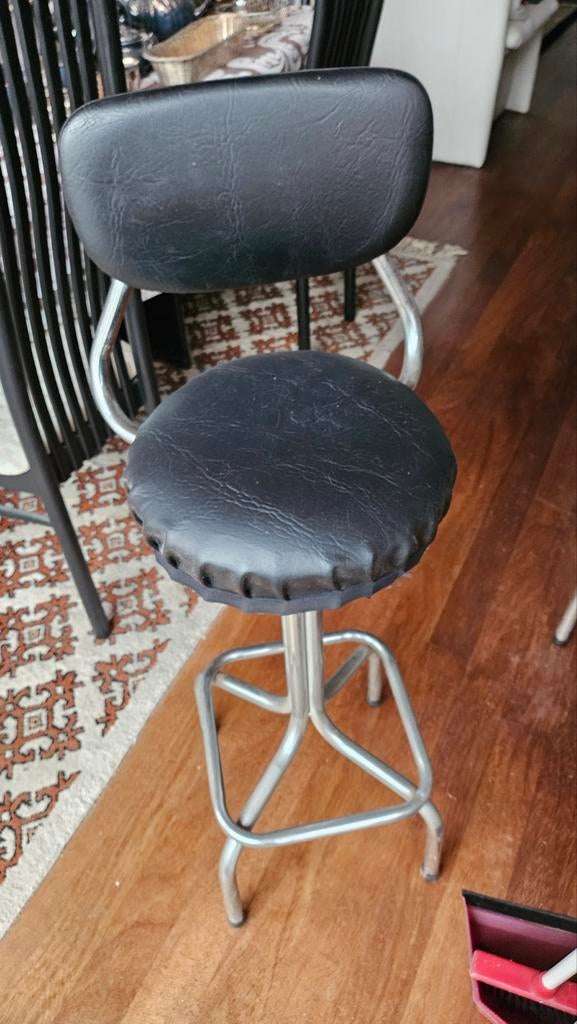 Vintage 4x Zwarte barkrukkken met rugleuning TEAB, Ophalen, Gebruikt, Met voetsteun, 60 tot 90 cm