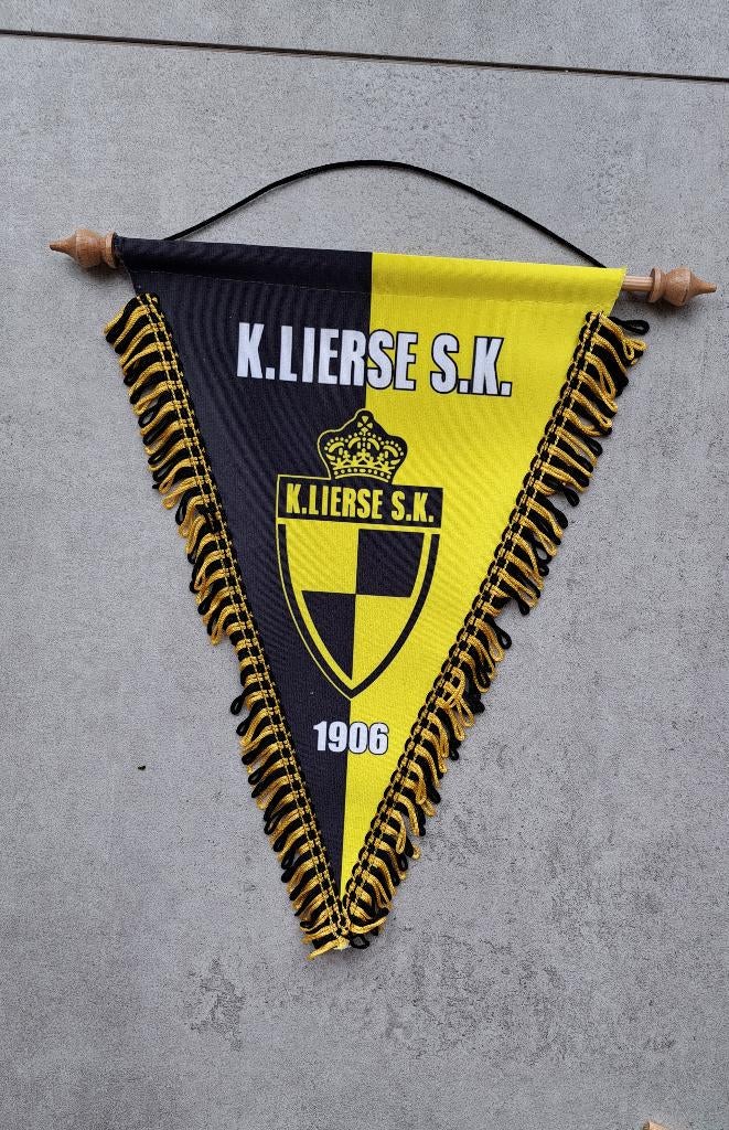vaantje Lierse SK, Ophalen of Verzenden, Zo goed als nieuw, Buitenlandse clubs, Vaantje of Sjaal