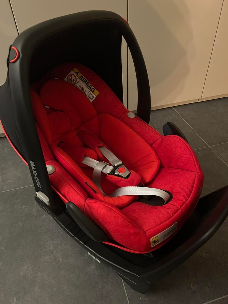 NIEUW Maxi Cosi Pebble Pro isize Ferrari red & Family Fix 2, Ophalen, Zo goed als nieuw, Isofix, 0 t/m 13 kg