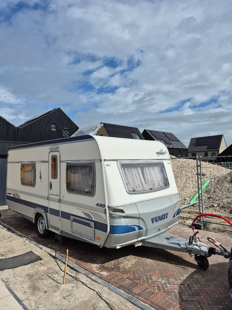 Fendt Saphir 490 TKM, Caravans en Kamperen, Caravans, Particulier, tot en met 5, 1000 - 1250 kg, Rondzit, Fendt, Dwarsbed, Lengtebed