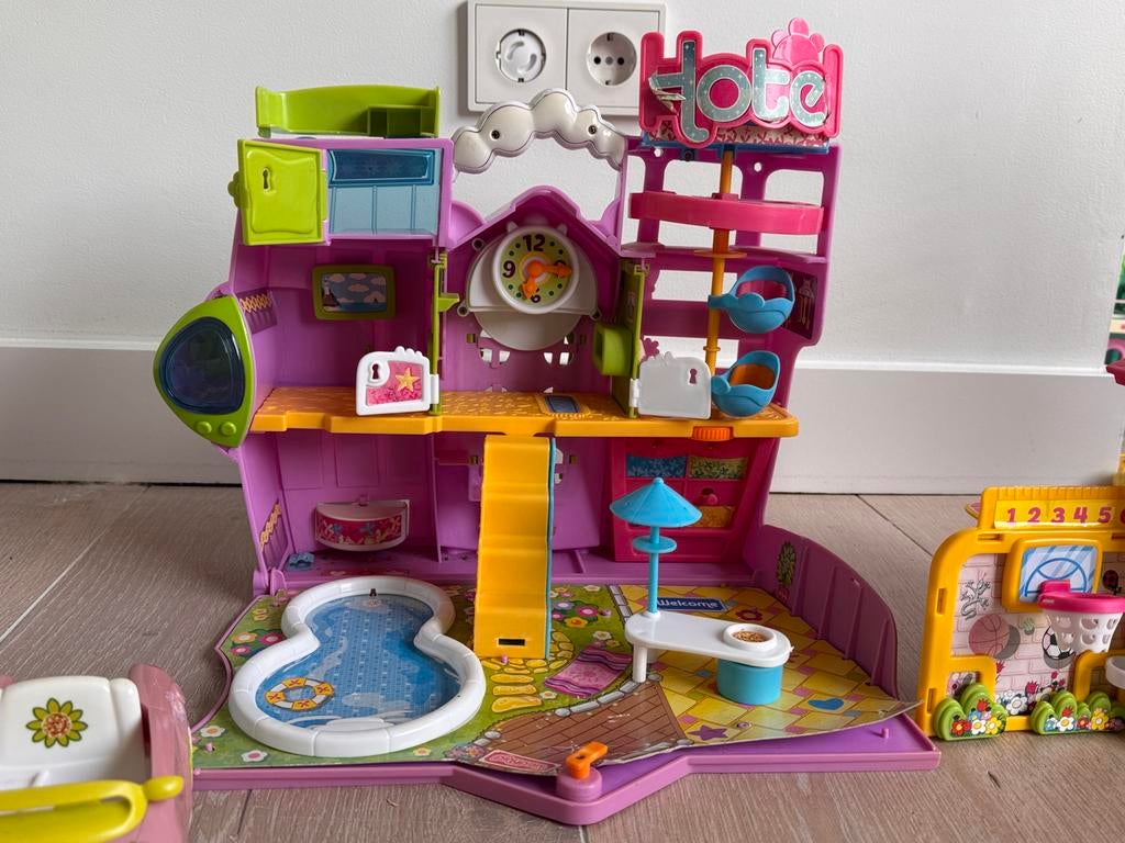 Grote Pinypon speelset: hotel, school, campers, auto's en me, Kinderen en Baby's, Speelgoed | Overig, Ophalen, Gebruikt, Meisje