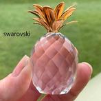Prachtig SWAROVSKI kleine ananas met goudkleurige kroon., Ophalen of Verzenden, Zo goed als nieuw, Figuurtje