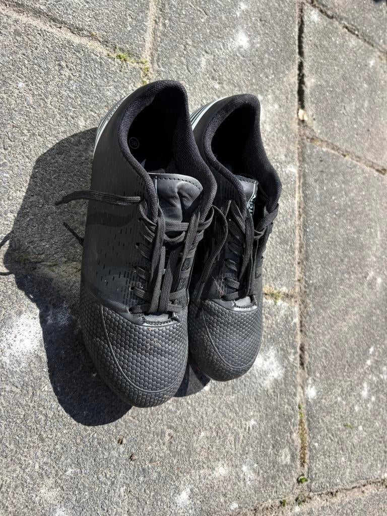 Voetbalschoenen gratis, Maat XS of kleiner, Ophalen, Zo goed als nieuw, Schoenen