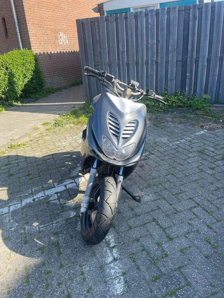 Yamaha Aerox 80cc 2-takt met geldig kenteken en papieren, Ophalen of Verzenden, Gebruikt, Tweetakt, Aerox