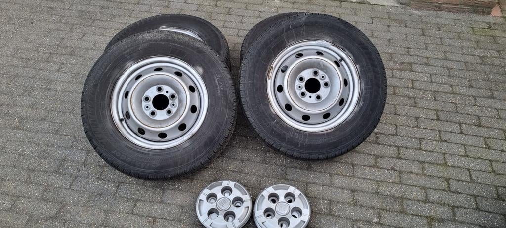 Stalen velgen 5x118 met all seasonbanden 215/70/15, Ophalen, 15 inch, Banden en Velgen, Winterbanden