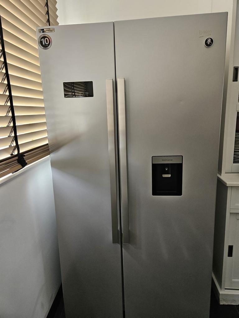 Amerikaanse koelkast met diepvries en waterdispenser, Witgoed en Apparatuur, Koelkasten en IJskasten, Gebruikt, 200 liter of meer