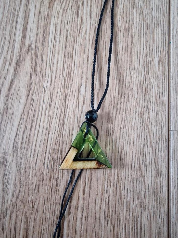 Unisex Driehoekige Houten Epoxy Ketting, Sieraden, Tassen en Uiterlijk, Kettingen, Zo goed als nieuw, Overige materialen, Groen