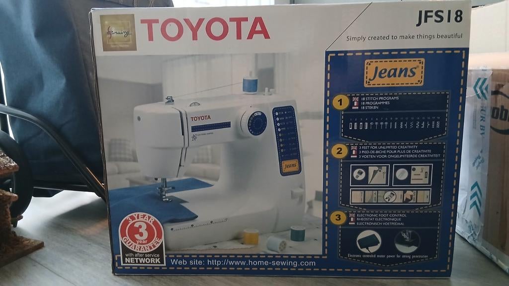 Toyota JFS18 Jeans Naaimachine - Nieuw in doos, Hobby en Vrije tijd, Naaimachines en Toebehoren, Ophalen of Verzenden, Nieuw, Naaimachine