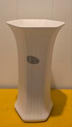 Delfts witte vaas, Wit, Aardewerk of Porselein, Ophalen of Verzenden, Zo goed als nieuw