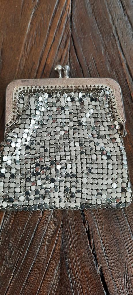 Vintage Zilverkleurige Beurs met Knipsluiting, Sieraden, Tassen en Uiterlijk, Portemonnees, Gebruikt, Overige merken, Grijs, Met knipsluiting