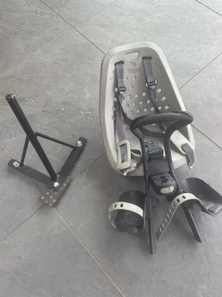 Yepp voorzitje met standaard voor urban arrow bakfiets, Fietsen en Brommers, Fietsaccessoires | Fietsstoeltjes, Ophalen, Gebruikt