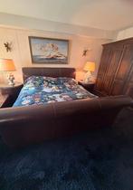 Luxe Bedombouw Creta leer met sidetables, spiegel en Hooker, Ophalen, Overige materialen, Bruin, Tweepersoons