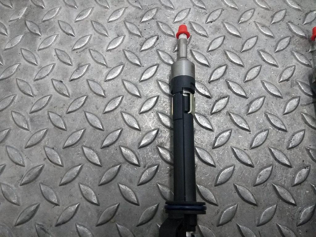 VOLKSWAGEN TOUAREG BRANDSTOF INJECTOR / VERSTUIVER 2015, Ophalen of Verzenden, Gebruikt, Stiba lid