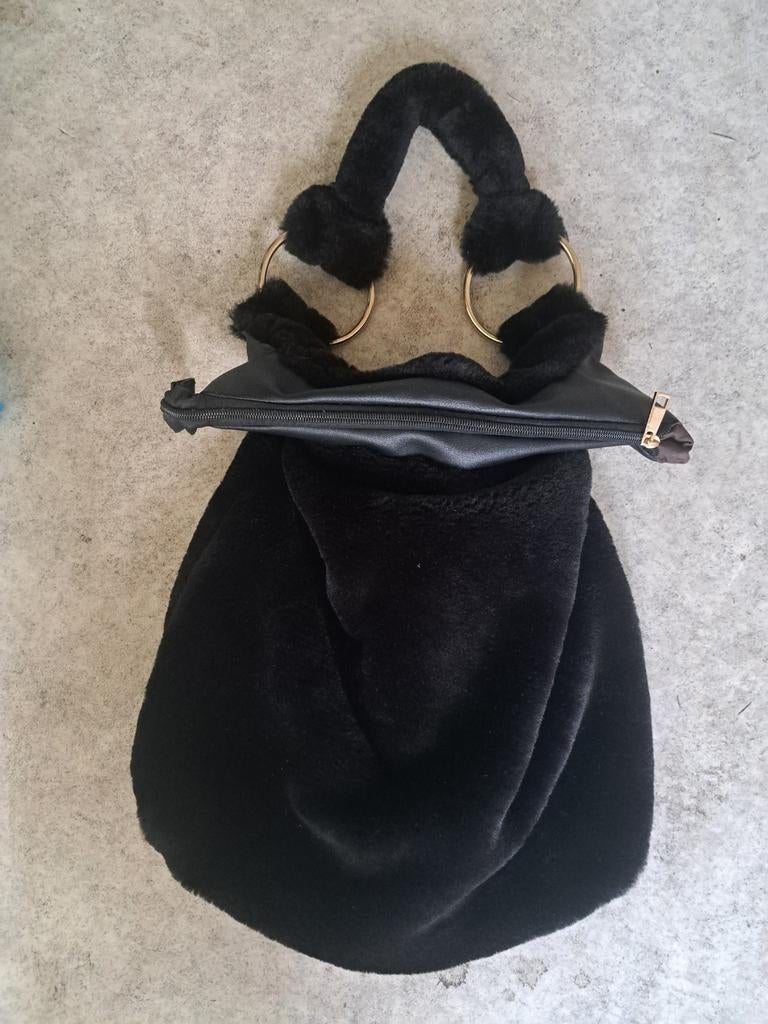 Zwarte bont schouder tas, Kleding | Dames, Hoeden en Petten, Ophalen, Zo goed als nieuw, One size fits all