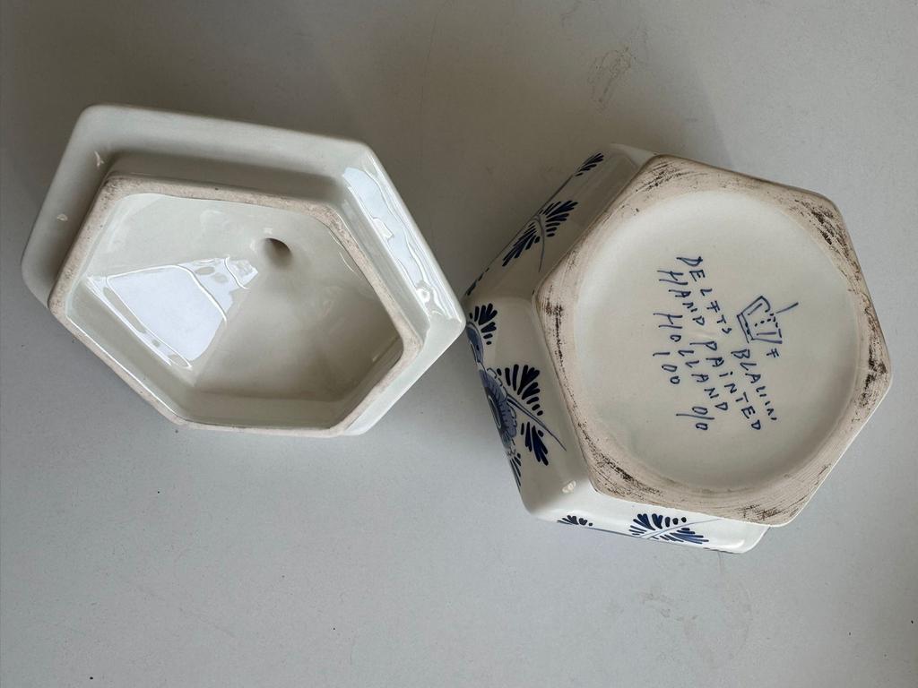Delfts Blauw bakje met deksel, handbeschilderd, Antiek en Kunst, Ophalen of Verzenden