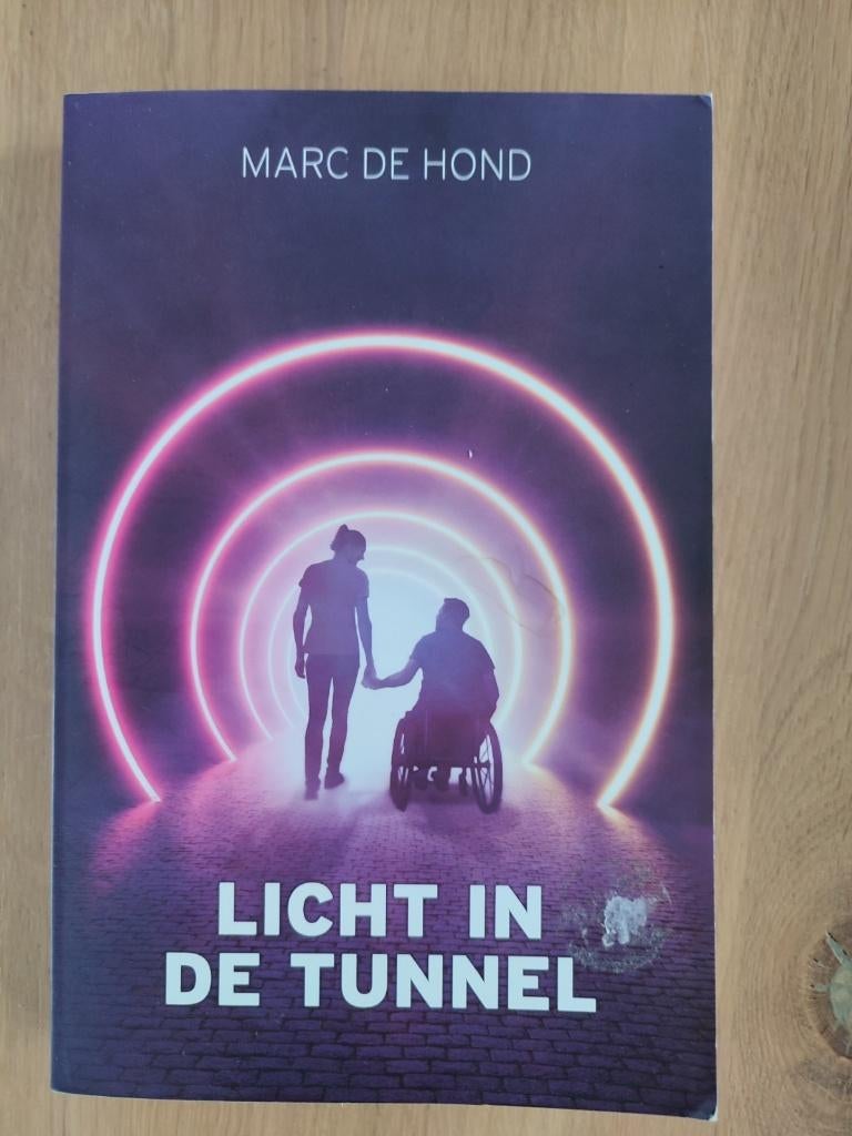 licht in de tunnel, Boeken, Ophalen of Verzenden, Zo goed als nieuw