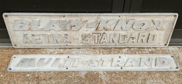 Set van 2 machine platen, typeplaat van gegoten aluminium💪, Verzamelen, Merken en Reclamevoorwerpen, Gebruikt, Reclamebord, Ophalen of Verzenden