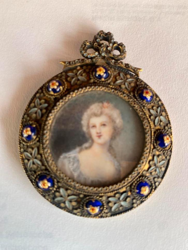 Antieke hanger met portret Marie Antoinette, Antiek en Kunst, Antiek | Emaille, Ophalen of Verzenden