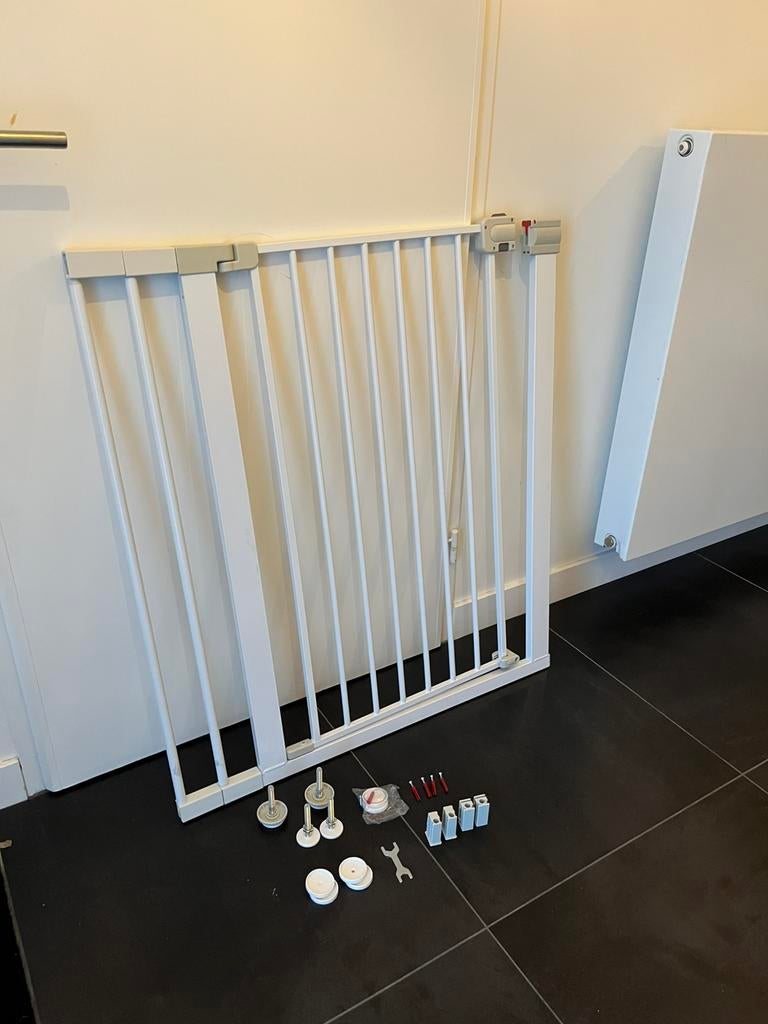 Safety 1st extra hoog deurhek/traphek wit – tot 104 cm, Kinderen en Baby's, Traphekjes, Ophalen, Zo goed als nieuw, Metaal of IJzer