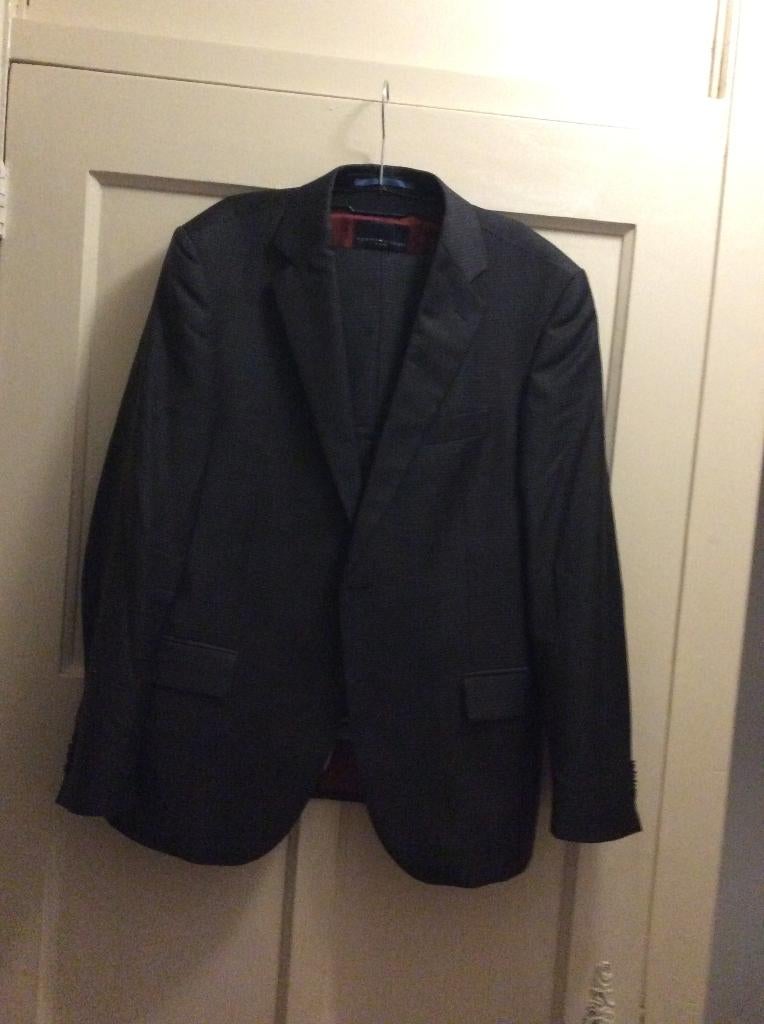 Tommy Hilfiger kostuum antraciet rode voering maat 25 (48/50, Maat 48/50 (M), Zwart, Tommy Hilfiger, Ophalen of Verzenden