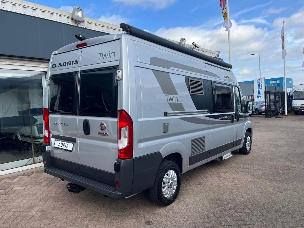Adria Twin 600SPT 50 Years Edition Airco Cruise Zonnepaneel, Caravans en Kamperen, Campers, Buscamper of Camperbus, Adria Mobil d.o.o.