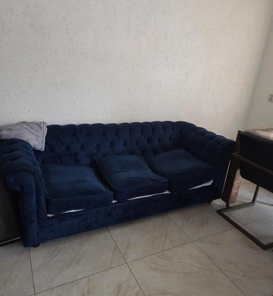 Blauwe chesterfield bank, Ophalen, Zo goed als nieuw, Driepersoons, Rechte bank