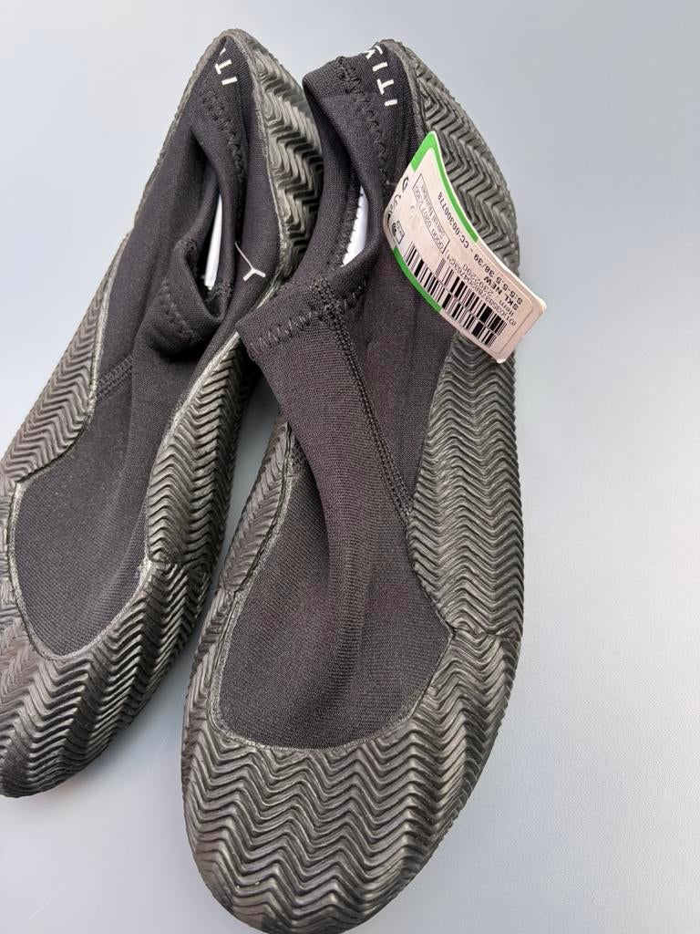 Zwarte waterschoenen / strandschoenen maat 38/39, Watersport en Boten, Watersportkleding, Ophalen of Verzenden, Zo goed als nieuw