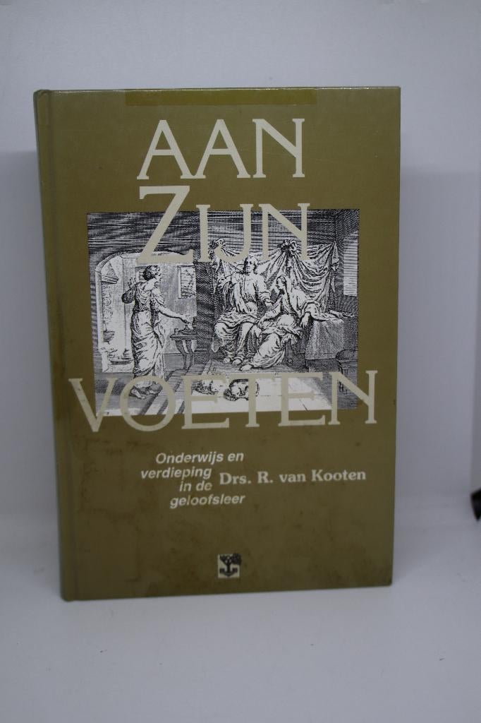 Aan Zijn voeten - R. van Kooten, Boeken, Ophalen of Verzenden, Gelezen