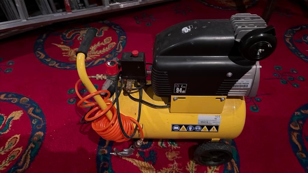 Stanley compressor, Doe-het-zelf en Verbouw, Compressors, Minder dan 25 liter, Ophalen, Zo goed als nieuw, Minder dan 200 liter/min